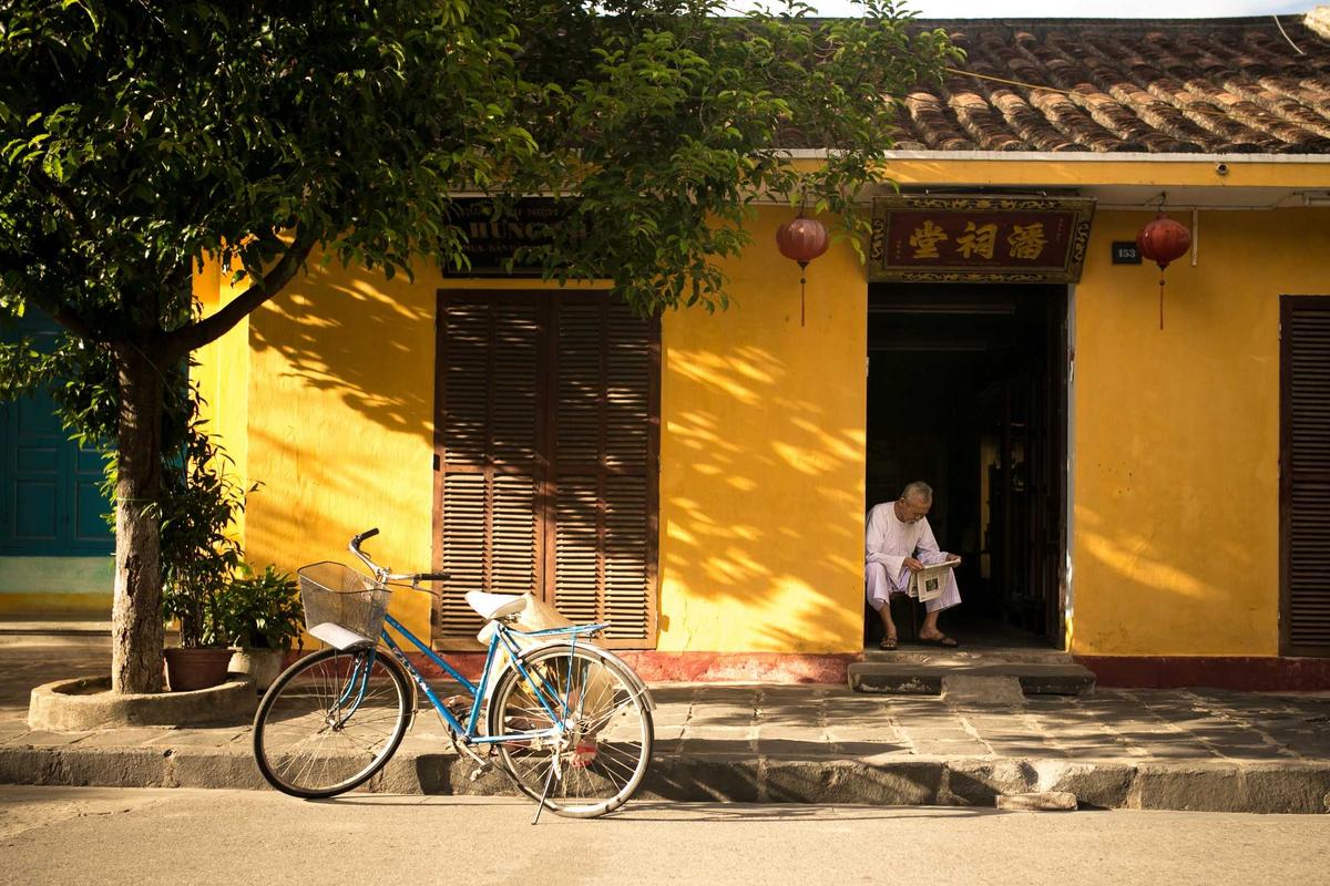 Iran: Apa yang terjadi jika Iran menutup Selat Hormuz yang menjadi jalur minyak global? – BBC