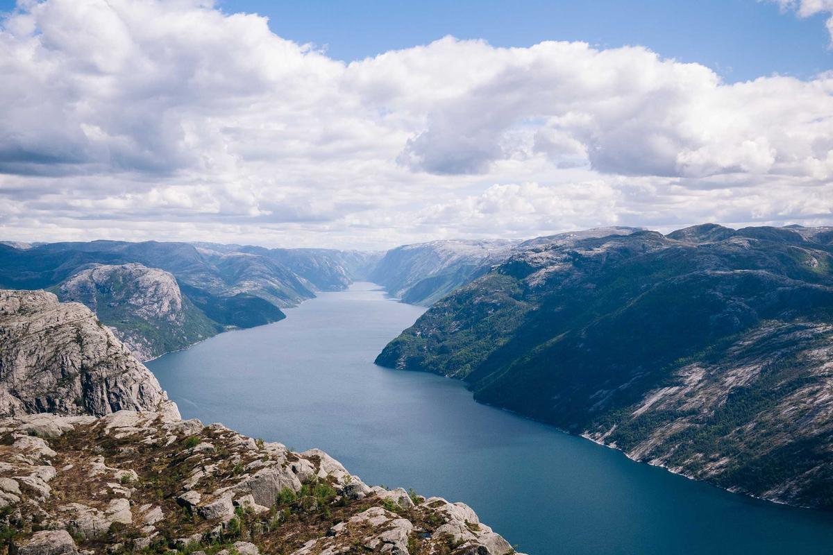Rasisme Papua: Mengapa selalu berulang dan berujung kerusuhan? – BBC